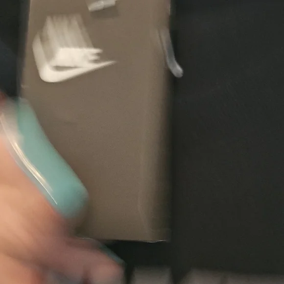 Nike Black T-Shirt with White Logo - Picture 3 of 4